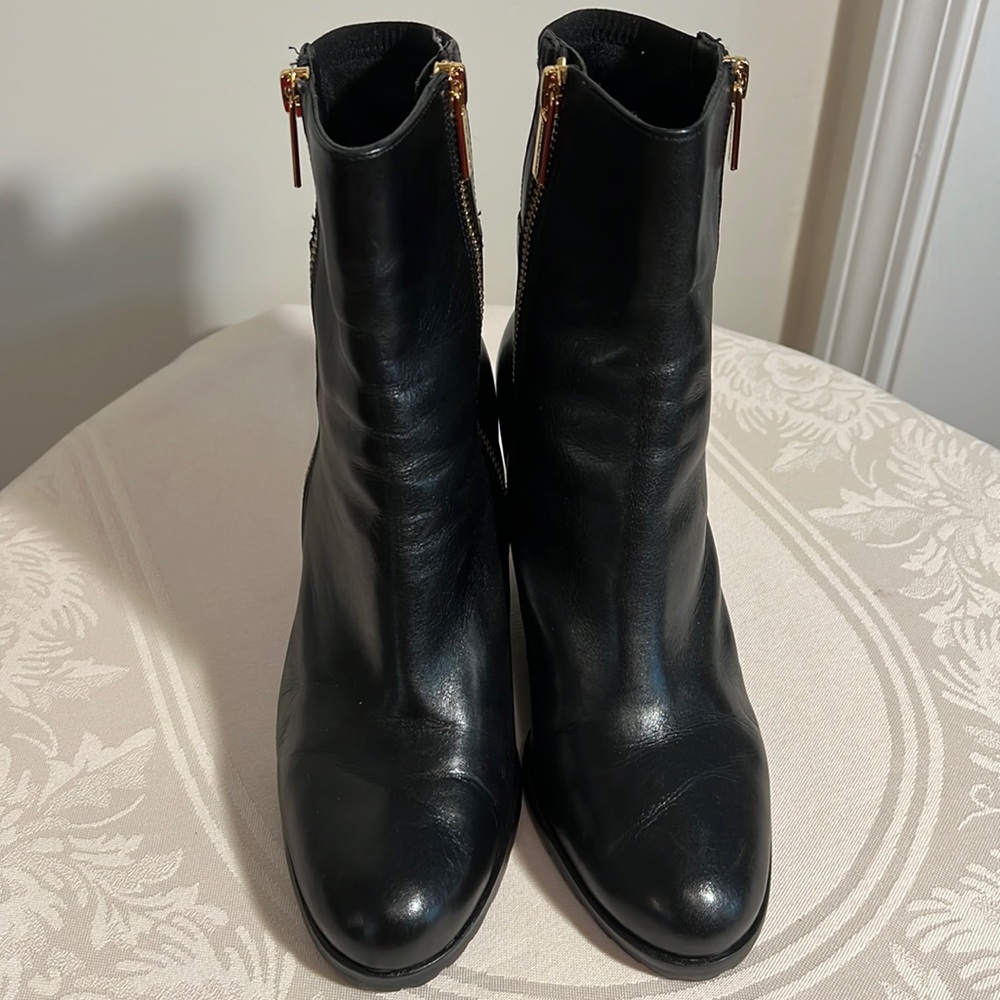 MICHAEL KORS BLACK WEDGE BOOTY SIZE 8